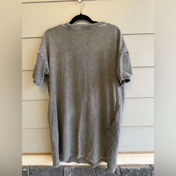 Easel Gray Short Sleeve Dress - Picture 4 of 6